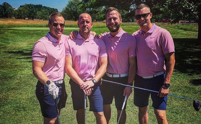 4 football alumni on the pink team at the golf outing